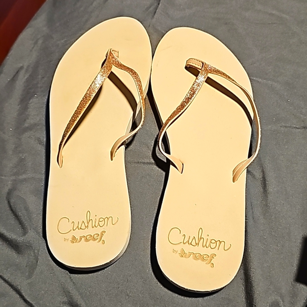 Reef Rose Gold Flip Flops size 8